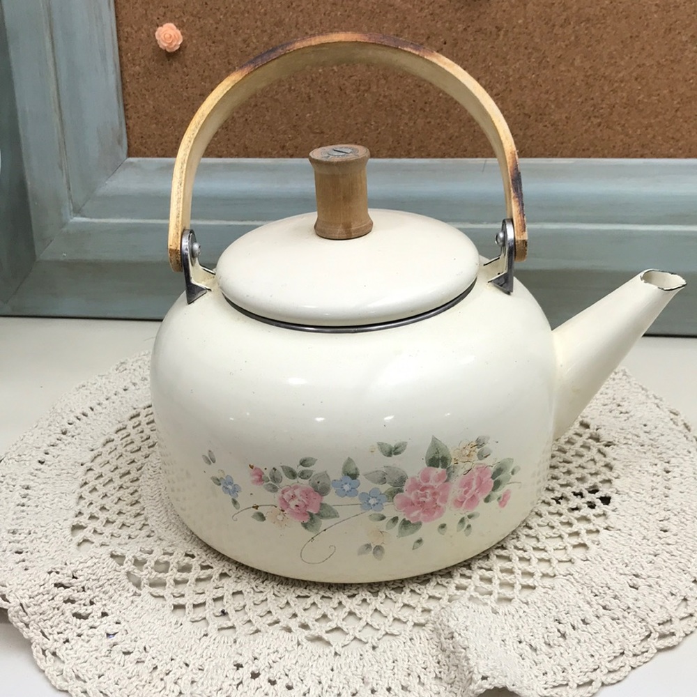 Pfaltzgraff Tea Rose 3 Quart Enamel on Steel Tea Kettle